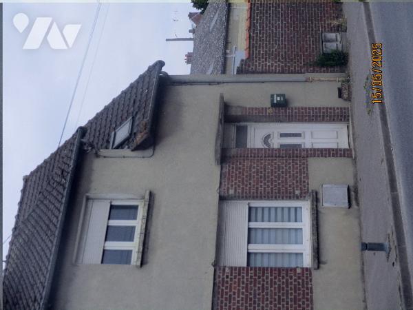 A EPPEVILLE (SOMME) 
Une maison d'habitation mitoyenne d'un côté, élevée pour partie sur cave