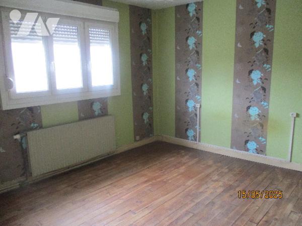 A EPPEVILLE (SOMME) 
Une maison d'habitation mitoyenne d'un côté, élevée pour partie sur cave