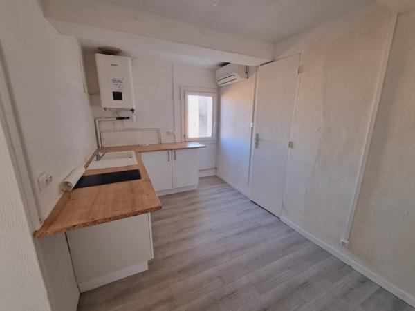 Carpentras (84200) Beau T2 renta 10% rénové avec vue