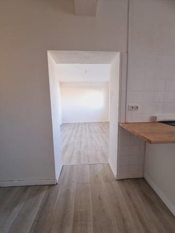 Carpentras (84200) Beau T2 renta 10% rénové avec vue