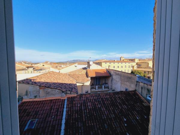 Carpentras (84200) Beau T2 renta 10% rénové avec vue