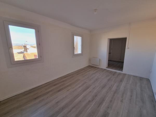 Carpentras (84200) Beau T2 renta 10% rénové avec vue