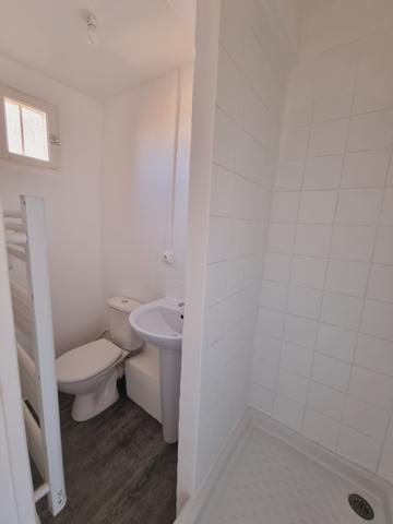 Carpentras (84200) Beau T2 renta 10% rénové avec vue