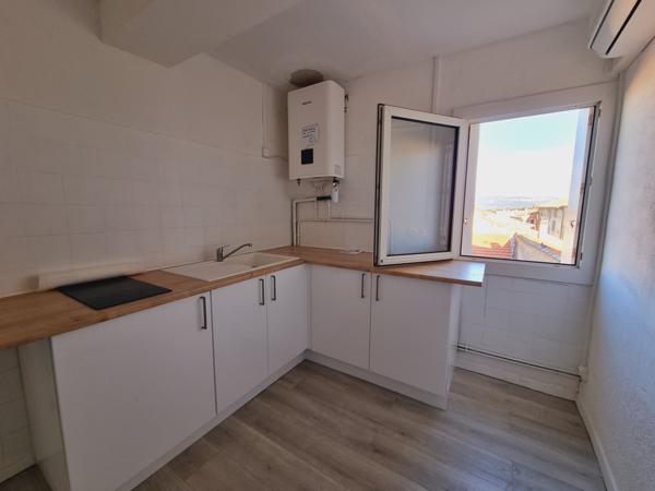 Carpentras (84200) Beau T2 renta 10% rénové avec vue