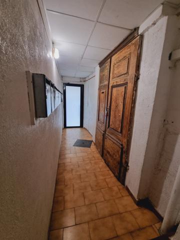 Carpentras (84200) Beau T2 renta 10% rénové avec vue