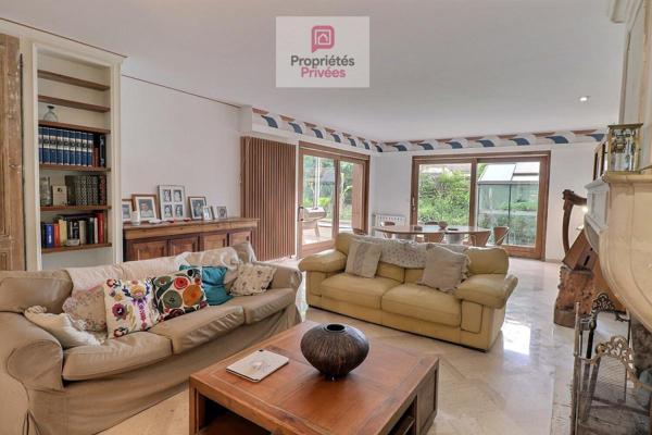 Maison familiale 5 chambres - 209 m² - Sous-sol 160 m² - Piscine - Jardin - Chauffage par Géothermie