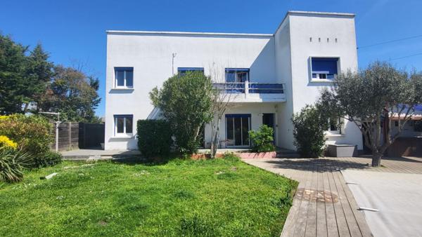 Maison Cugnaux 7 pièce(s) 214 m2  DPE D