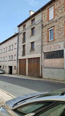 Dunières Centre 43220 immeuble comprenant 2 entrepôts environ 500m²