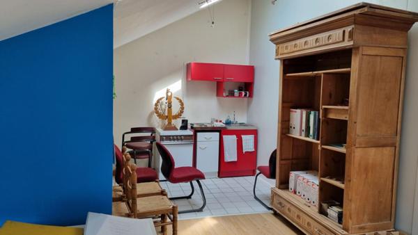 Dunières Centre 43220 immeuble comprenant 2 entrepôts environ 500m²