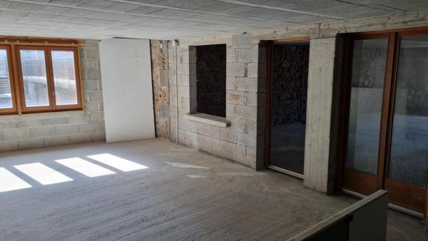 Dunières Centre 43220 immeuble comprenant 2 entrepôts environ 500m²