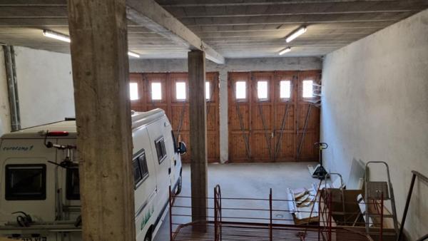 Dunières Centre 43220 immeuble comprenant 2 entrepôts environ 500m²