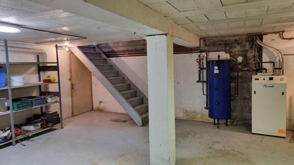 Dunières Centre 43220 immeuble comprenant 2 entrepôts environ 500m²