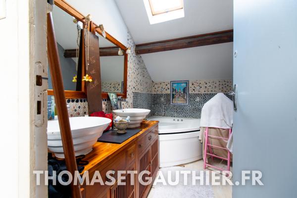 Mormoiron (84570) IMMEUBLE DE RAPPORT AU CŒUR DU VILLAGE DE MORMOIRON