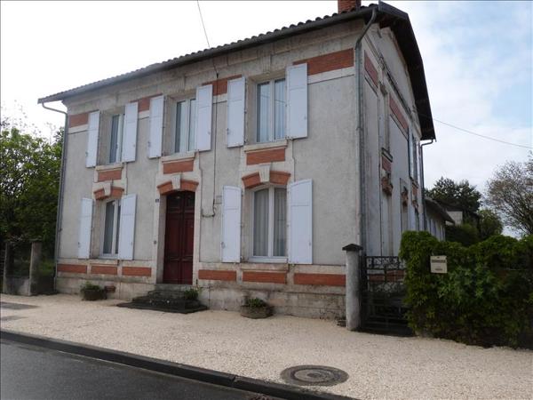 Maison à vendre |  Saint-Aigulin |  10 pièces | 220 m²