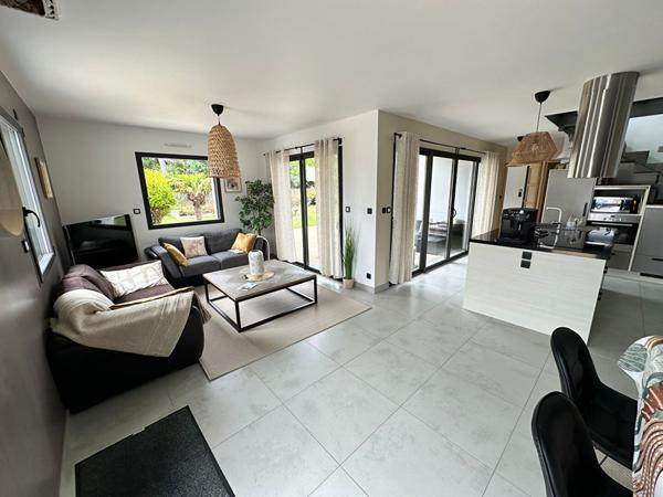 QUIBERON - Vente Maison contemporaine avec 3 chambres, garage et terrain de 825m²