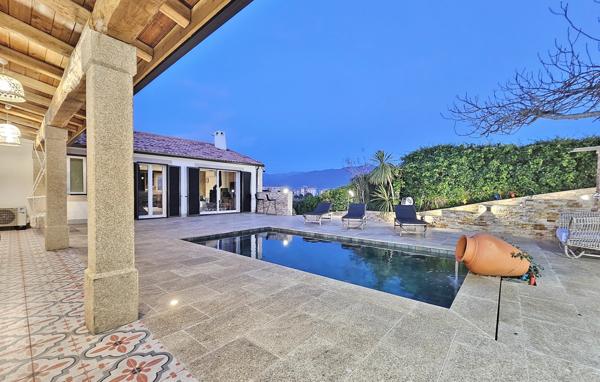 AJACCIO Mezzavia Superbe villa F4 + F2 avec piscine Ajaccio (20090)