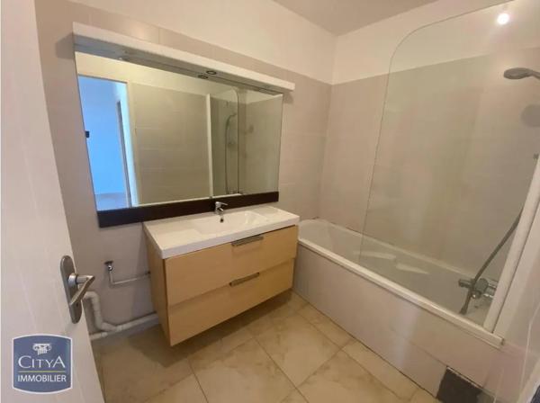 Appartement à louer 4 pièces 83.72m² Sète (34200)