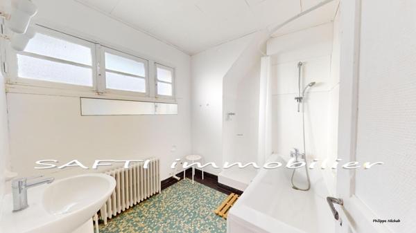 Maison non mitoyenne avec 3/4 chambres + sous-sol total / 339m2 de terrain avec garage