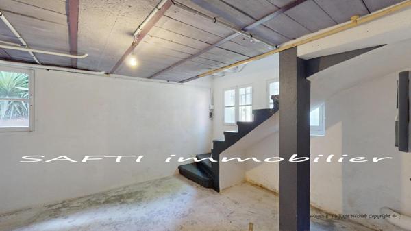 Maison non mitoyenne avec 3/4 chambres + sous-sol total / 339m2 de terrain avec garage