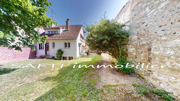 Maison non mitoyenne avec 3/4 chambres + sous-sol total / 339m2 de terrain avec garage