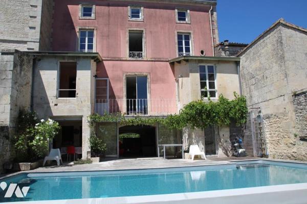 NIORT CENTRE VILLE, MAGNIFIQUE MAISON DE VILLE AVEC PISCINE ET JARDIN CLOS