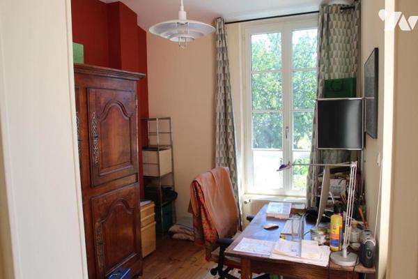 NIORT CENTRE VILLE, MAGNIFIQUE MAISON DE VILLE AVEC PISCINE ET JARDIN CLOS