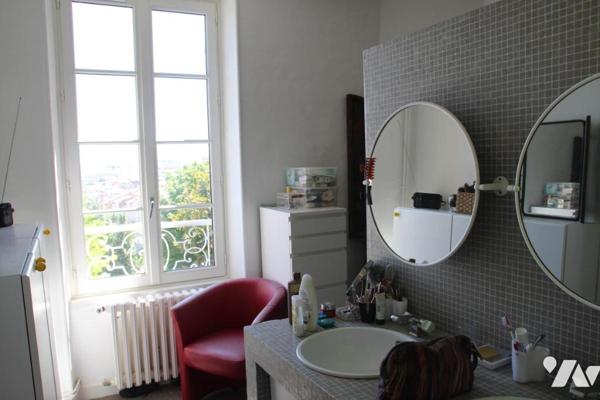 NIORT CENTRE VILLE, MAGNIFIQUE MAISON DE VILLE AVEC PISCINE ET JARDIN CLOS