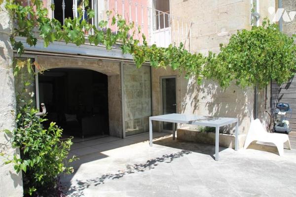 NIORT CENTRE VILLE, MAGNIFIQUE MAISON DE VILLE AVEC PISCINE ET JARDIN CLOS