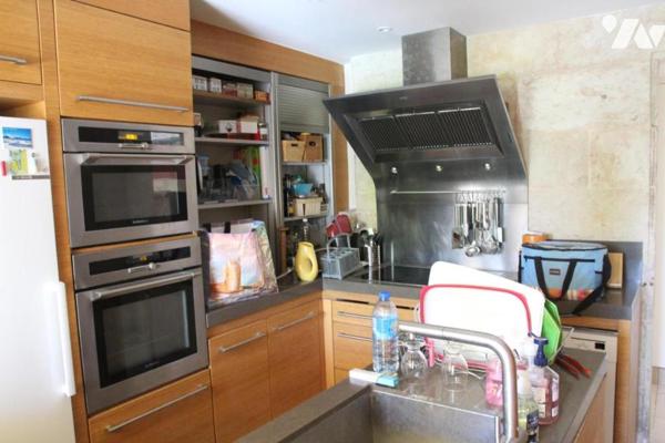 NIORT CENTRE VILLE, MAGNIFIQUE MAISON DE VILLE AVEC PISCINE ET JARDIN CLOS