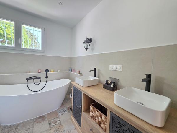 Maison
         6 pièces
        - 135 m² 350 000 € *