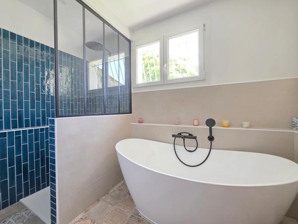 Maison
         6 pièces
        - 135 m² 350 000 € *