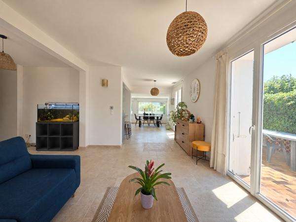 Maison
         6 pièces
        - 135 m² 350 000 € *
