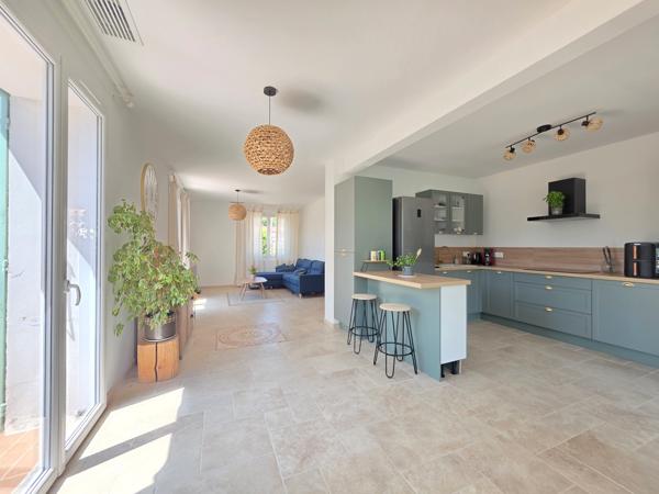 Maison
         6 pièces
        - 135 m² 350 000 € *
