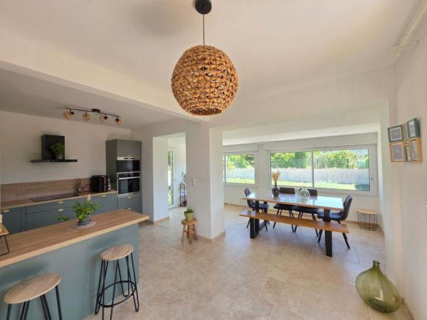 Maison
         6 pièces
        - 135 m² 350 000 € *