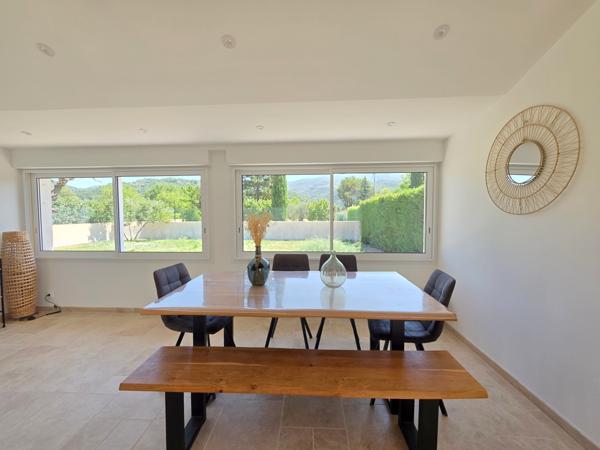 Maison
         6 pièces
        - 135 m² 350 000 € *