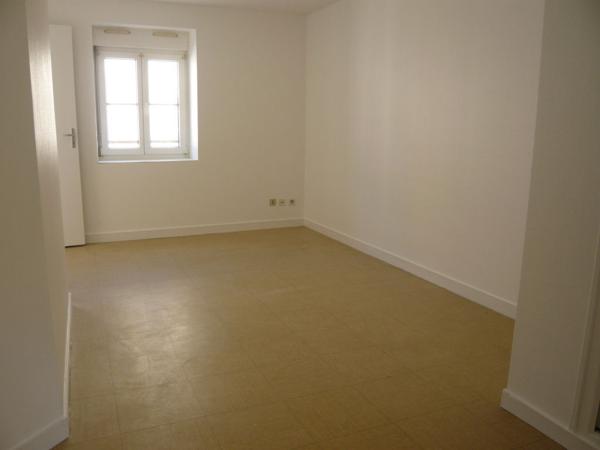 RUE BILLARD - T3 NON MEUBLE - Disponible le 01/12