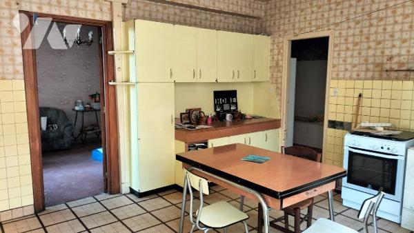 L'étude notariale GAUME vous propose cette petite maison située en plein centre de COURTENAY(Loiret)