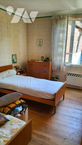 L'étude notariale GAUME vous propose cette petite maison située en plein centre de COURTENAY(Loiret)