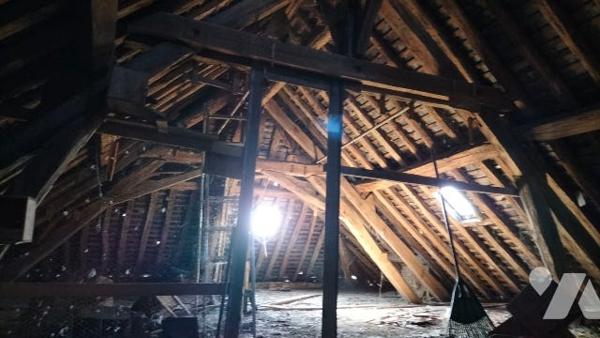 L'étude notariale GAUME vous propose cette petite maison située en plein centre de COURTENAY(Loiret)