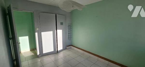 Au 1er étage d'un immeuble au coeur du centre-ville de DUNKERQUE, Plateau de 88,82 m² anciennem...