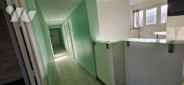 Au 1er étage d'un immeuble au coeur du centre-ville de DUNKERQUE, Plateau de 88,82 m² anciennem...