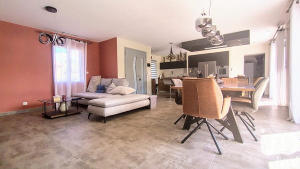 Maison à vendre 4 pièces 130 m² Saint-Saturnin-lès-Apt