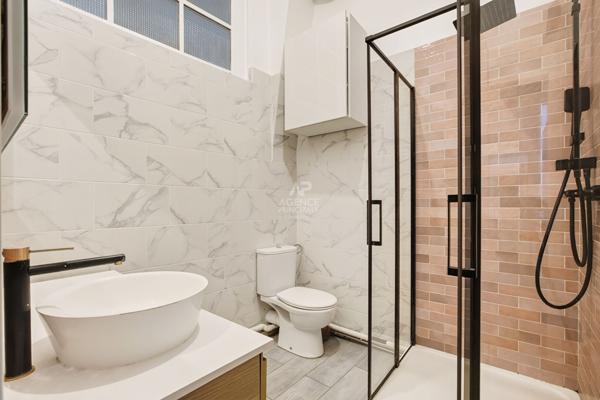 Versailles Notre-Dame Appartement 6 pièces 154 m² carrez situé au 1er étage avec terrasse (unique), chambre de service de 13 m² carrez, grenier et cave 1 445 000 € **  - Référence  28171