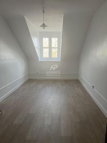 Versailles Notre-Dame Appartement 6 pièces 154 m² carrez situé au 1er étage avec terrasse (unique), chambre de service de 13 m² carrez, grenier et cave 1 445 000 € **  - Référence  28171