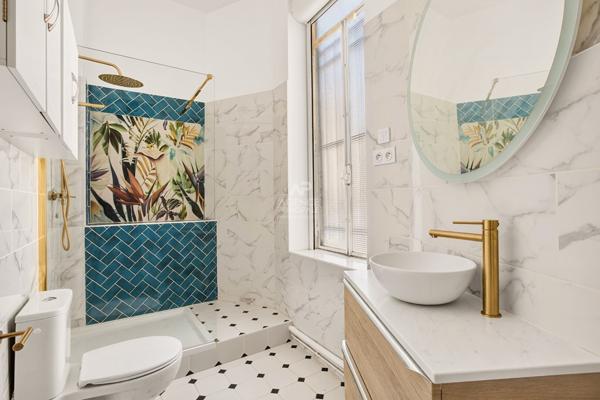 Versailles Notre-Dame Appartement 6 pièces 154 m² carrez situé au 1er étage avec terrasse (unique), chambre de service de 13 m² carrez, grenier et cave 1 445 000 € **  - Référence  28171
