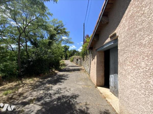maison à rénover avec garage et terrain