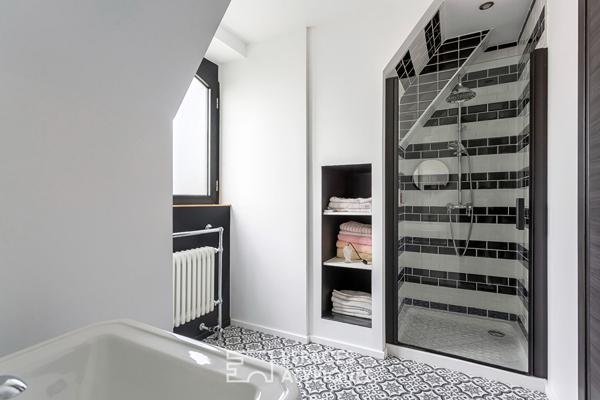 Maison de charme raffinée avec jardin bucolique et piscine