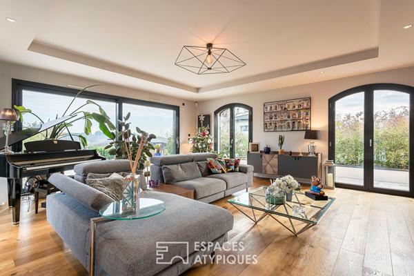 Maison de charme raffinée avec jardin bucolique et piscine