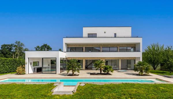 Villa contemporaine aux portes de la Suisse
