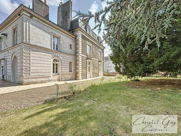 MONTVAL SUR LOIR (72) Maison de Maître 7 chambres sur 2800 m² de terrain